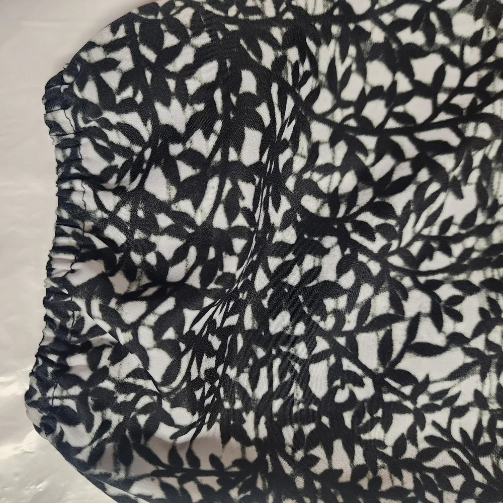 Michael Kors Black and White Womens Blouse with Gold Zipper Size 8